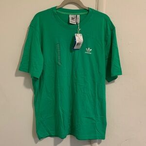 Men’s adidas trefoil tee in energy green! NWT